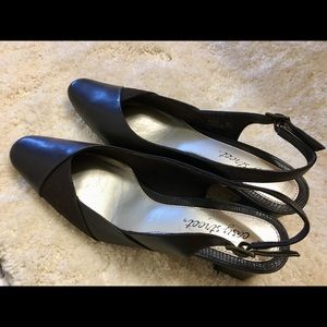 Black sandals, new!